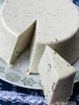 Whole and sliced vegan cheese made from cashew