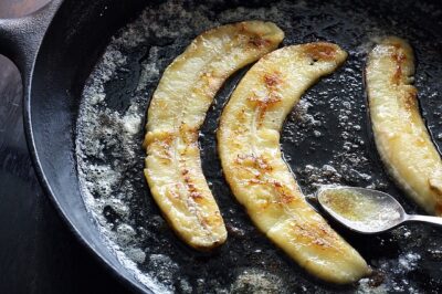 Caramelized slices of banana in a cooking pan