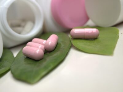 Pink quercetin capsules