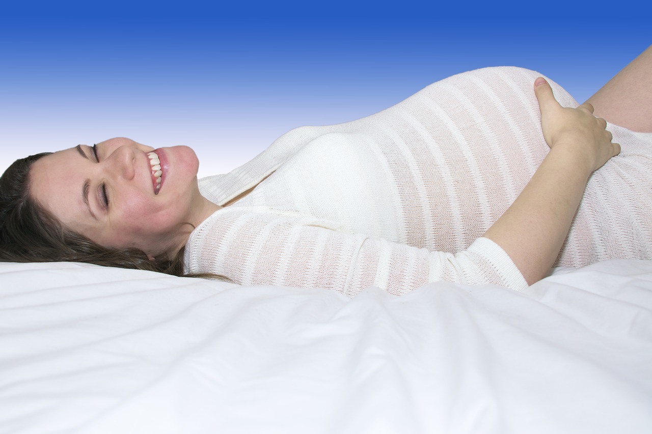 Oral probiotics gives a happy and healthy pregnant woman a healthy living.