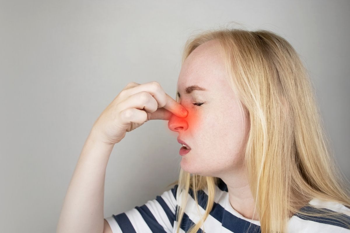 A woman suffering from a stuffy nose who is looking for a natural decongestant.