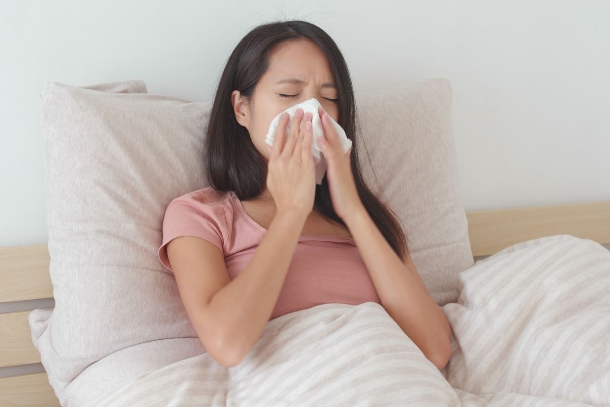 A woman wondering whether she has infection or allergies.