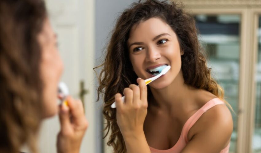 A person who maintains proper oral hygiene has a healthy tongue.