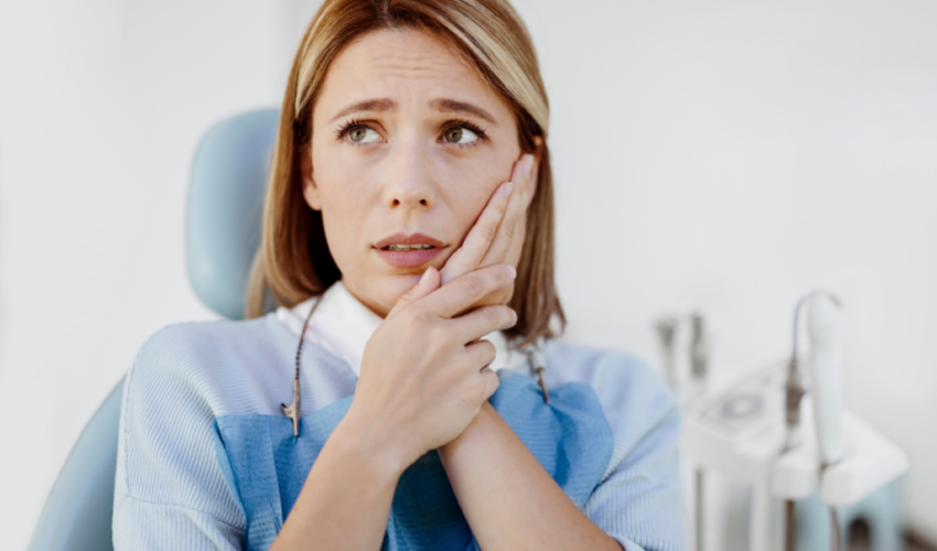 A woman went to the dental clinic because she was experiencing throbbing gum pain.