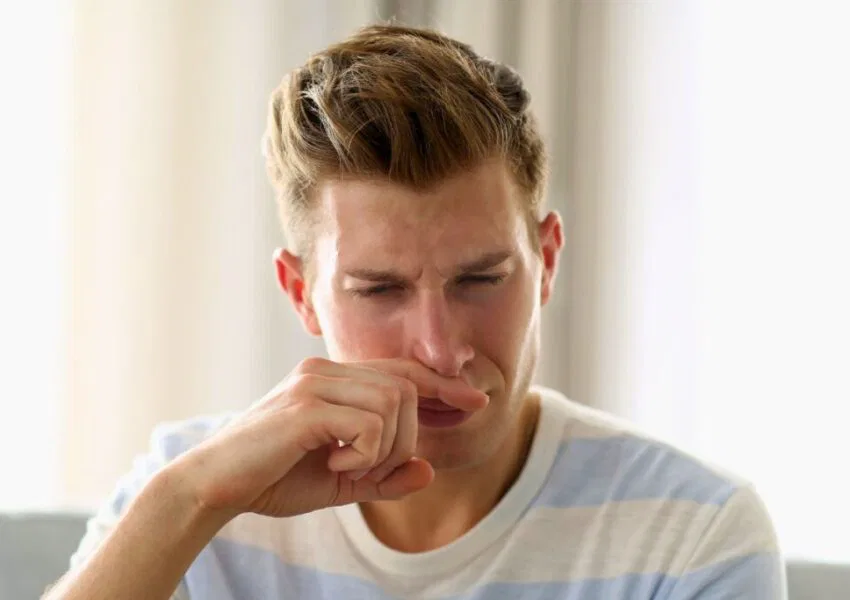 bad smell nose (2) The man was disgusted by the bad smell in his nose.