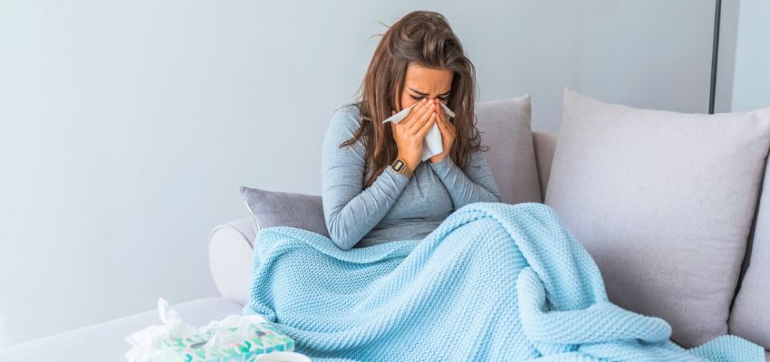 use hot or cold compress for sinus pain (2) The woman has a sinus infection.