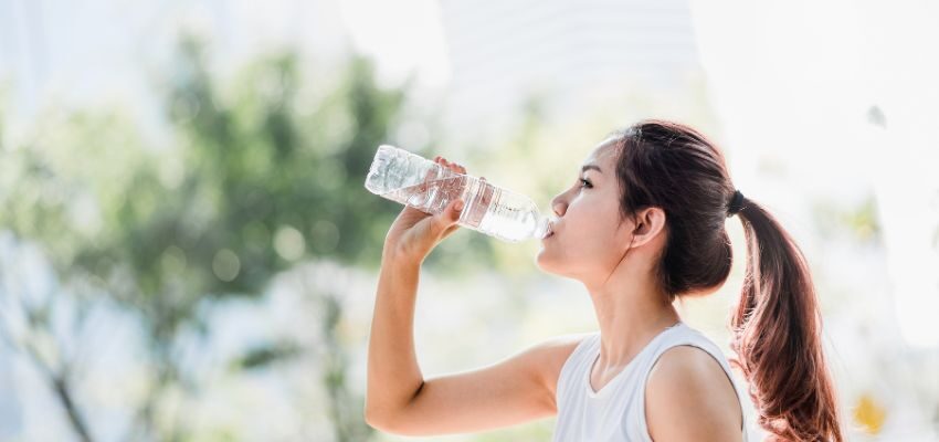 One of the home remedies for exercise-induced rhinitis is drinking water. Keep the body adequately hydrated by consuming fluids before, during, and after exercise to help thin nasal mucus.