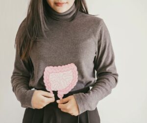 The woman shows that she has a healthy gut.