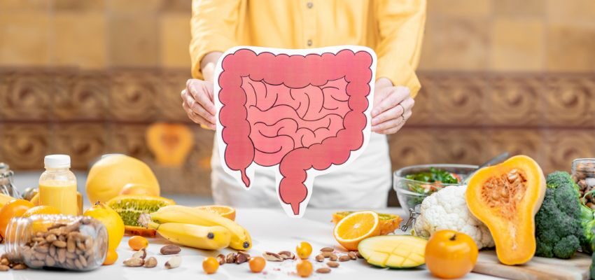 Prioritize your gut health by embracing a diet abundant in probiotics, prebiotics, high-fiber foods, and polyphenol-rich delights while avoiding undesirable food choices.