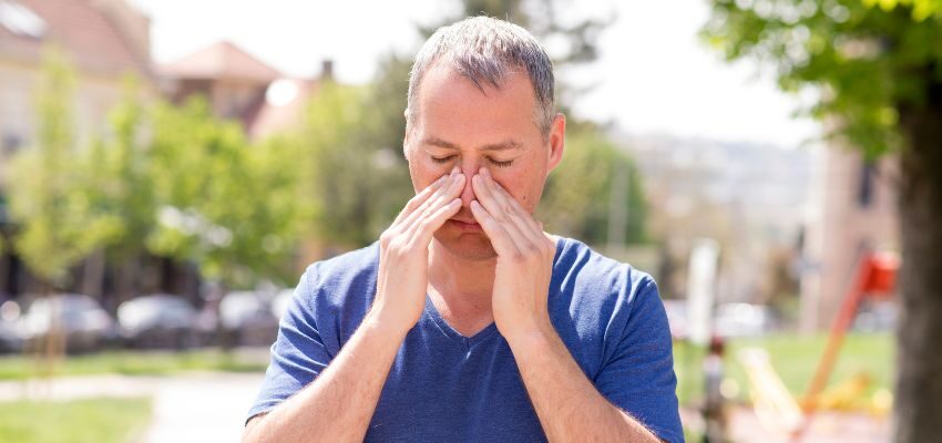 Acupuncture is a promising alternative for managing sinus allergies. This is especially true for those who find little relief from conventional treatments.