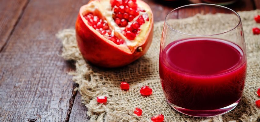 One source notes that pomegranate juice is renowned for its anti-inflammatory and antioxidant benefits. These properties may help reduce throat inflammation and protect against infections.