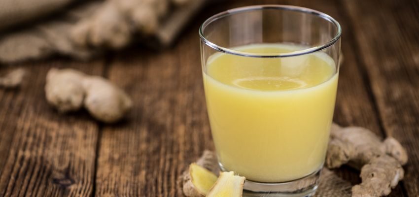 Ginger tea, prepared by boiling fresh ginger, can alleviate throat pain and reduce swelling.